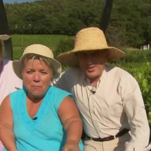 Michel Drucker dévoile des images de la maison de Mimie Mathy située à Vaison-la-Romaine dans l'émission Vivement dimanche le 9 février 2025 sur France 3.