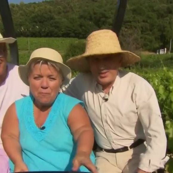 Michel Drucker dévoile des images de la maison de Mimie Mathy située à Vaison-la-Romaine dans l'émission Vivement dimanche le 9 février 2025 sur France 3.