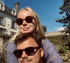 L'information a été partagée, un peu malgré lui, sur Europe 1 dans la journée de jeudi 22 mai.
Gauthier Le Bret (CNews) avec sa femme Eloïse sur Instagram.