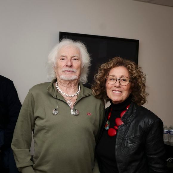 Exclusif - Hugues Aufray, Mireille Dumas en backstage du concert de Hugues Aufray au Le Dôme de Paris - Palais des Sports le 9 novembre 2025.

© Jack Tribeca / Bestimage