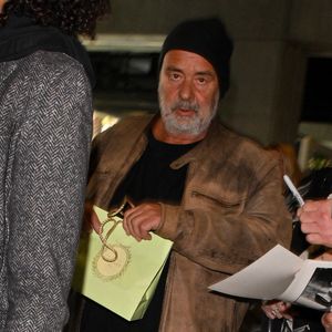Luc Besson arrive à l'aéroport de Nice avant le 76e Festival de Cannes à Nice, France, le 15 mai 2023. Photo par Julien Reynaud/APS-Medias/ABACAPRESS.COM
