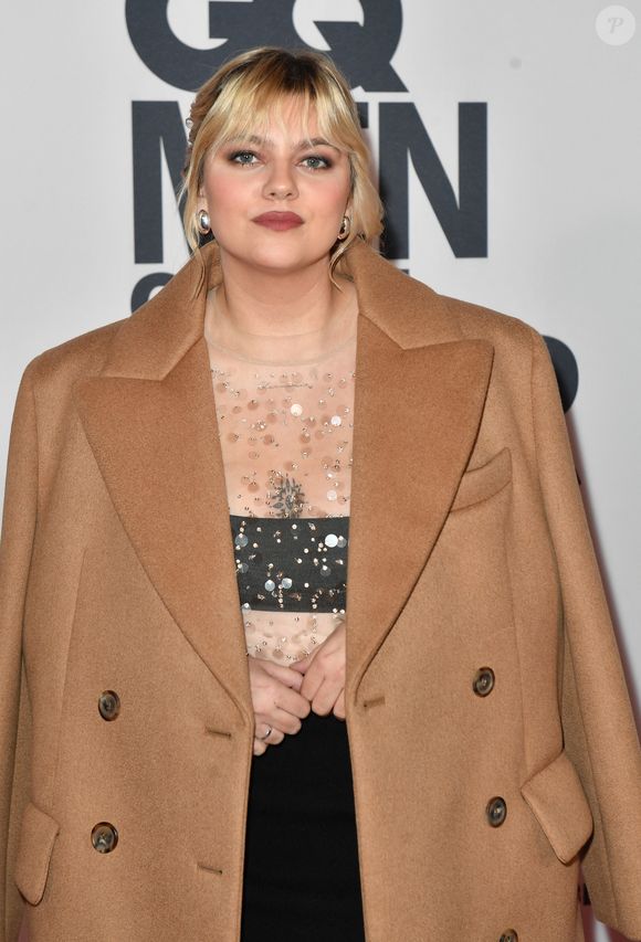 Mais cette première version disparaîtra.

Louane Emera - Photocall de la soirée GQ Men of the Year Awards 2023 à l'hôtel Shangri-La à Paris le 30 novembre 2023. © Veeren/Bestimage