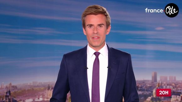 Jean-Baptiste Marteau a eu une pensée pour Léa Salamé durant le JT de 20 heures. Capture d'écran France 2