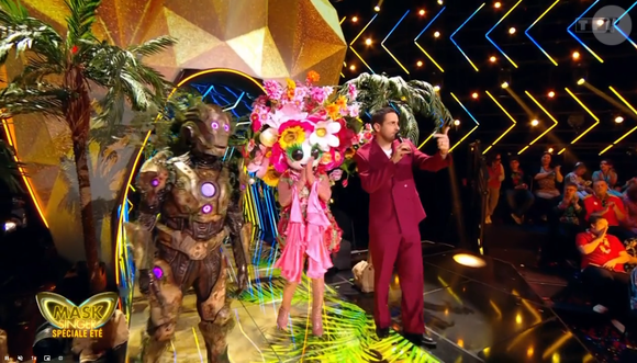Après un duel avec le bouquet

Le Bouquet dans mask Singer 9 - capture d'écran TF1