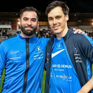 Kendji Girac et Louis Ducruet durant la première édition du " match des légendes " opposant l'équipe des Légendes, les anciens de Cannes, à l'équipe des Etoiles avec pour capitaine Didier Deschamps, au stade Pierre de Coubertin à Cannes, le 30 octobre 2025. © Bruno Bebert / Dominique Jacovides / Bestimage