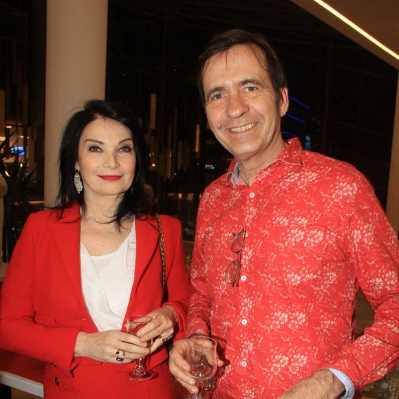 Thierry Samitier et sa femme - Personnalités lors de la soirée de remise des "Baguettes d'or 2024" à Monsieur Zhao Qing dans son restaurant Sushi Way à Créteil. Le 20 mars 2024
© Philippe Baldini / Bestimage