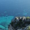 Mariage sublime entre montagne et Méditerranée, une star de la musique a dit oui à Eze avec une ex-collaboratrice de Louis Vuitton
