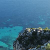 Mariage sublime entre montagne et Méditerranée, une star de la musique a dit oui à Eze avec une ex-collaboratrice de Louis Vuitton