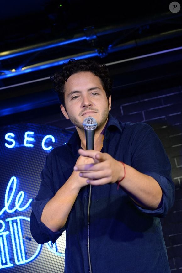 Exclusif - L'humoriste Alexandre Kominek lors de la soirée de lancement du Fridge, le nouveau comedy club de Kev Adams à Paris le 24 septembre 2020.

© Rachid Bellak / Bestimage