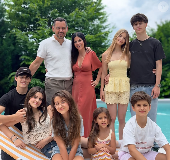 Delphine et Olivier Colas avec leurs enfants. Capture Instagram Familles Colas