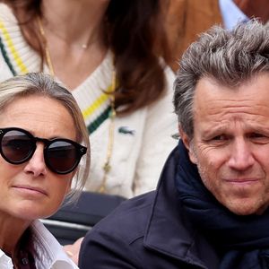 Anne-Sophie Lapix et son mari Arthur Sadoun  dans les tribunes des Internationaux de France de tennis de Roland Garros 2024 à Paris, France, le 2 juin 2024. © Jacovides-Moreau/Bestimage