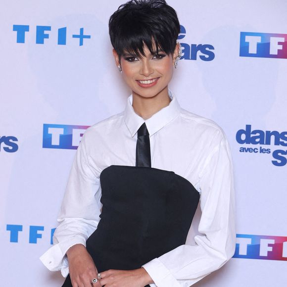 Lors de son dernier prime, elle a dansé un paso doble avec son partenaire Nino Mosa. 

Eve Gilles participe au photocall de Danse Avec Les Stars dans les studios de TF1 le 16 janvier 2025. Photo par Jerome Domine/ABACAPRESS.COM