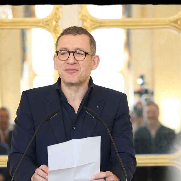 Dany Boon reçoit des mains de Rachida Dati le Grand Prix Raymond Devos de la langue française 2025 au Salon Jérôme du Ministère de la Culture à Paris le 21 mars 2025. © Alain Guizard/Bestimage
