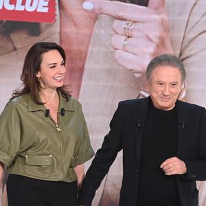 Voilà un numéro qui promet d'être interessant 

Exclusif - Julia Vignali, et Michel Drucker lors de l'enregistrement de l'émission Vivement dimanche au studio Rive gauche, présentée par M. Drucker, diffusée sur France 3, le 1er mars 2026, à Paris, France, le 18 février 2026. © Guillaume Gaffiot/Bestimage
