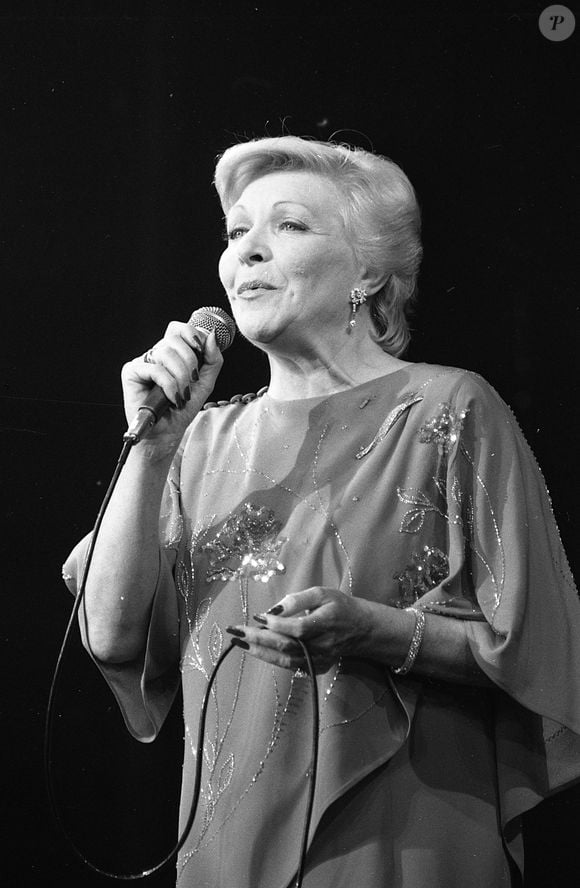 Line Renaud - Soirée pour le 75ème anniversaire de Loulou Gasté au Paradis Latin, organisée par Line Renaud le 18 mars 1983 © Jean-Claude Woestelandt / Bestimage