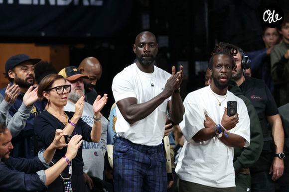 Cette maîtrise des enjeux financiers a été un véritable moteur pour Omar Sy, qui s'en sert désormais au quotidien dans son rôle de producteur. 

Omar Sy - Youssoupha Mabiki - Fabrice Eboue - Personnalités au match de Basket Ball : Paris affronte Monaco (94-99) en ligue Betclic Elite à l'Adidas Arena à Paris le 12 octobre 2025 © Michtof / PsnewZ / Bestimage
