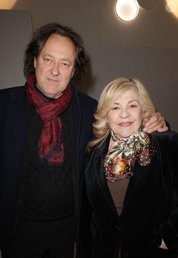Elle a fait le choix de vivre dans la maison héritée de ses grands-parents en conservant précieusement l'âme historique de la bâtisse, loin de la décoration moderne.

Nicoletta et son mari Jean Christophe Molinier lors du concert hommage à Brigitte Bardot au palais des Congrès à Paris "Brigitte Bardot autobiographie symphonique" le 2 avril 2026.

© Coadic Guirec / Bestimage