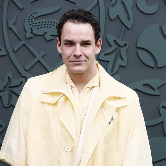Il s'agira d'une série de 46 épisodes au format court, d'une durée de deux minutes seulement.

Theo Curin au photocall du défilé Lacoste "Collection Prêt-à-Porter Automne/Hiver 2025-2026" lors de la Fashion Week de Paris (PFW), le 9 mars 2025

© Christophe Clovis / Bestimage