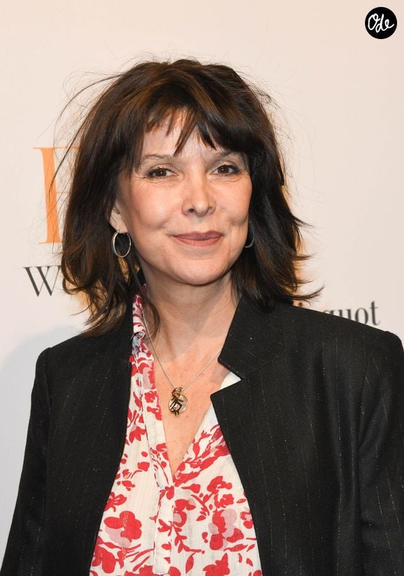 Elle l'adopte, la ramène en France pour la soigner et lance dans la foulée la création du complexe scolaire Happy Chandara, du prénom de la petite fille.

Tina Kieffer - Remise des Bold Woman Awards by Veuve Clicquot au 3 Mazarine à Paris le 14 novembre 2019. © Coadic Guirec/Bestimage