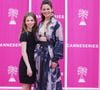 Le tournage l’oblige à s’éloigner régulièrement de sa ferme bretonne et de ses trois enfants.

Lucie Lucas (Cannes Confidential) et sa fille Lilou - Photocall (tapis rose) du festival Canneseries saison 6 au palais des festivals à Cannes le 16 avril 2023. © Denis Guignebourg / Bestimage