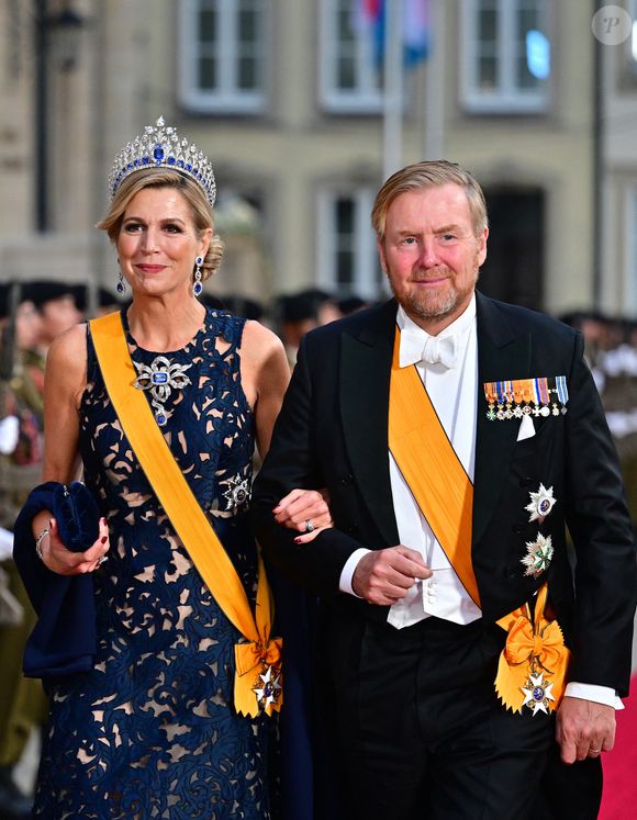 L'animal se prénomme Jagger et il rejoint donc Mambo, leur premier chien de la famille. 

Le roi Willem-Alexander et la reine Maxima des Pays-Bas aux arrivées du dîner de gala des célébrations du changement de trône au Palais grand-ducal du Luxembourg, le 3 octobre 2025. © Christian Liewig/Bestimage