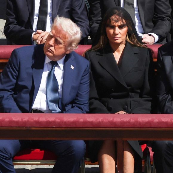 Donald Trump - Melania Trump aux obsèques du pape François le 26 avril 2025.
BACKGRID UK 26 APRIL 2025 BYLINE MUST READ: IPA / BACKGRID
UK: +44 208 344 2007 / uksales@backgrid.com
USA: +1 310 798 9111 / usasales@backgrid.com



Pictures Containing Children Please Pixelate Face Prior To Publication