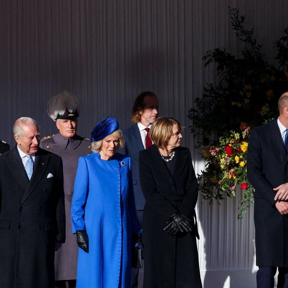 Frank-Walter Steinmeier, Le roi Charles III d'Angleterre et Camilla Parker Bowles, reine consort d'Angleterre, Elke Budenbender, Le prince William, prince de Galles, et Catherine (Kate) Middleton, princesse de Galles - Le roi Charles III et la reine consort d'Angleterre Camilla accueillent le président allemand Frank-Walter Steinmeier et son épouse Elke Buedenbender, accompagnés du prince et de la princesse de Galles à Datchet Road à Windsor, Berkshire, au premier jour de la visite d'État au Royaume-Uni du président de la République fédérale d'Allemagne. Date de la photo : mercredi 3 décembre 2025.  

© PA Photo/ Bestimage