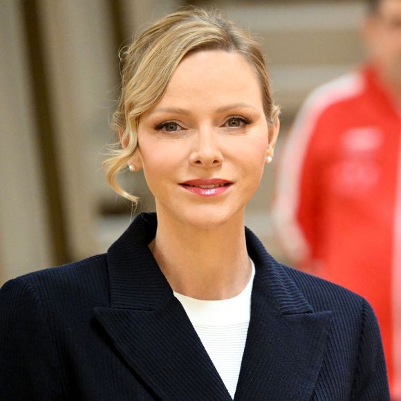 La princesse Charlene de Monaco a rendu hommage à la présidente et fondatrice de Special Olympics Monaco en baptisant un gymnase scolaire du Stade Louis II de son nom, Mireille Calmes, en présence de son fils Jean François Calmes et son petit fils Anton, le 18 octobre 2025. © Bruno Bebert/Bestimage
