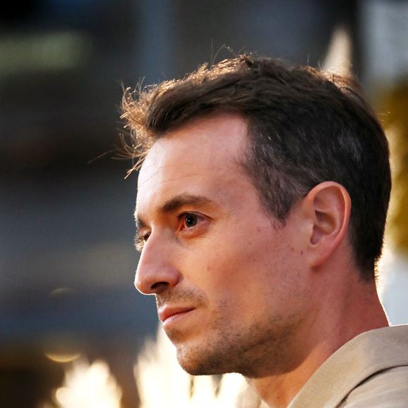 Et d'exprimer sa peine : "Madame Heck s’appelait Agnès. Elle est partie il y a quelques jours et l’annonce de sa disparition m’a déchiré le cœur. Je ne l’oublierai jamais."

Exclusif - Le présentateur de France 2 et défenseur de l'écologie, Hugo Clément, tient une conférence sur l'avenir de la Terre, à l'occasion de la sortie de sa bande-dessinée "Le théorème du Vaquita" dans la nef de l'espace Darwin à Bordeaux. Le 20 Octobre 2023
© Patrick Bernard / Bestimage