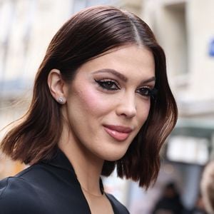 Iris Mittenaere est actuellement à la recherche d'un pied-à-terre à Paris ou dans sa région. 

Iris Mittenaere - Les célébrités arrivent au défilé Stéphane Rolland à la Salle Pleyel, "Collection Haute Couture Printemps/Eté 2025" lors de la Fashion Week de Paris (PFW)
© Denis Guignebourg / Bestimage