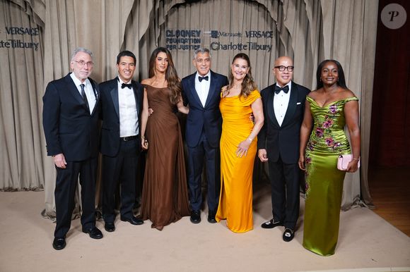 Marty Baron, Jose Carlos Zamora, Amal Clooney, George Clooney, Melinda French Gates, Darren Walker et Fatou Baldeh arrivent aux Albie Awards, au Musée d'histoire naturelle de Londres. Le 3 octobre 2025. Photo par James Manning/PA Wire/ABACAPRESS.COM