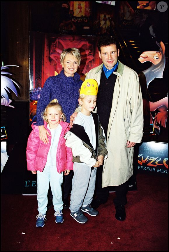 Seule son épouse de l'époque, Sophie Davant, était au courant. 

ARCHIVES - SOPHIE DAVANT AVEC SON MARI PIERRE SLED ET LEURS ENFANTS A L' AVANT PREMIERE DU FILM "KUZCO, L' EMPEREUR MEGALO" AU GRAND REX A PARIS © Bowen Bestimage