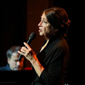 Dans un entretien accordé au "Parisien", l’artiste s'est livrée à cœur ouvert sur les ombres qui ont jalonné son parcours.

Exclusif - Catherine Ringer - 11ème édition de la "Nuit de la déprime" aux Folies Bergère à Paris le 6 octobre 2026. © Anne-Sophie Guebey / Bestimage
