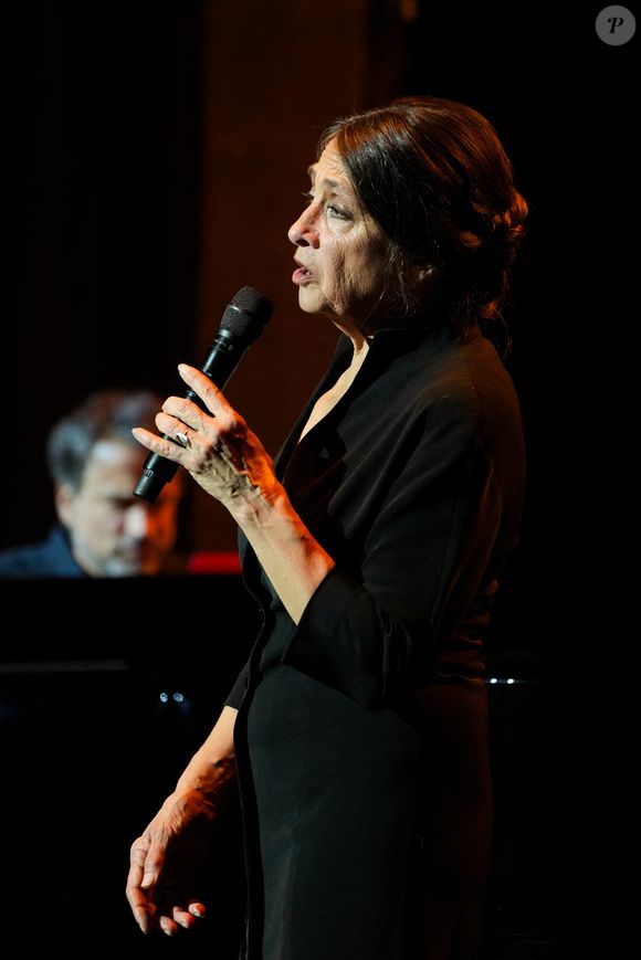 Dans un entretien accordé au "Parisien", l’artiste s'est livrée à cœur ouvert sur les ombres qui ont jalonné son parcours.

Exclusif - Catherine Ringer - 11ème édition de la "Nuit de la déprime" aux Folies Bergère à Paris le 6 octobre 2026. © Anne-Sophie Guebey / Bestimage