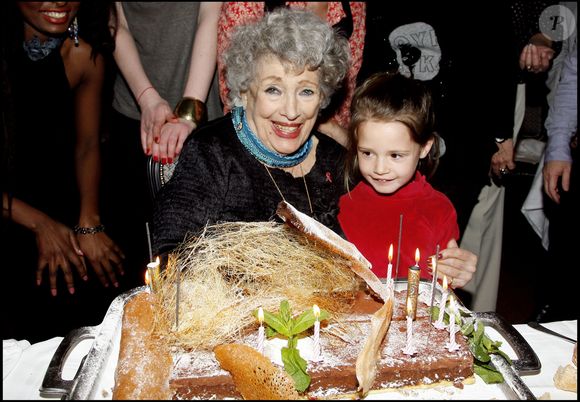 Micheline Dax et sa petite fille à Paris en 2008.