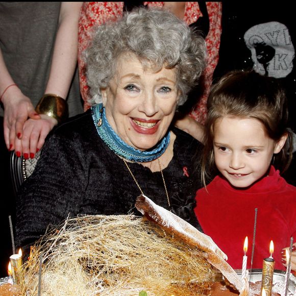 Micheline Dax et sa petite fille à Paris en 2008.