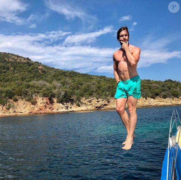 Philippe Lacheau fait le pitre en vacances.