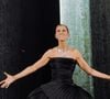 Après avoir pris sa retraite, il a accepté de reprendre ce rôle à la demande de sa sœur.

Celine Dion, tenue et bijoux Boucheron, lors de son premier concert à la Plénitude Arena à Paris La Défense.
Agence / Bestimage