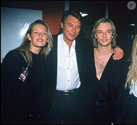 Archives - David Hallyday le soir de la première de sa tournée en 1991 avec son père Johnny Hallyday et sa mère Sylvie Vartan, et son ex-compagne Estelle Lefébure.
