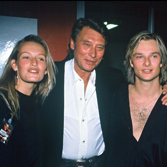 Archives - David Hallyday le soir de la première de sa tournée en 1991 avec son père Johnny Hallyday et sa mère Sylvie Vartan, et son ex-compagne Estelle Lefébure.