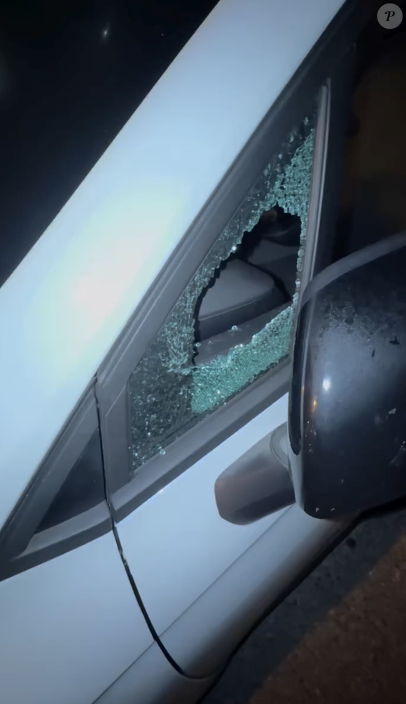 La fenêtre côté conducteur a été cassée, tandis que le capot et le pare-chocs ont disparu, comme le révèle la vidéo publiée sur les réseaux.

Capture d'écran de la vidéo Instagram publiée par Jean-Luc Reichmann.