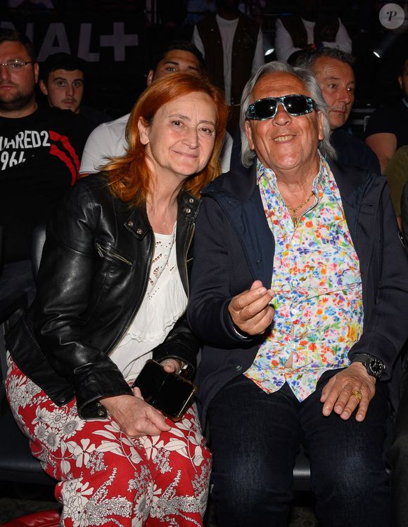 Gilbert Montagne et son épouse Nikole et Jean-Philippe Lustyc assistent au match de boxe international poids lourds entre le Français Tony Yoka et l'Anglais Martin Bakole à l'AccorHotels Arena le 14 mai 2022 à Paris, France. Photo by Laurent Zabulon/ABACAPRESS.COM