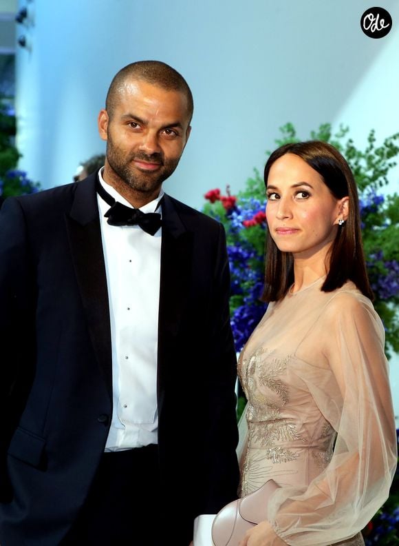 Les vidéos de surveillance montrent un individu s'emparer du tiroir-caisse.

Tony Parker et Axelle Francine - Arrivées des people au 71 ème gala de la Croix-Rouge Monégasque à Monaco le 26 juillet 2019. © Dominique Jacovides/Bestimage