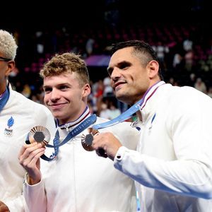 Le multiple médaillé olympique garde pourtant une vision très lucide sur sa carrière sportive.
Les français Léon Marchand, Yohann Ndoye-Brouard, Maxime Grousset et Florent Manaudou remportent la médaille de bronze sur le 4X100 m 4 nages des Jeux Olympiques de Paris 2024, à Paris, le 4 Aout 2024.
© Jacovides-Perusseau/Bestimage