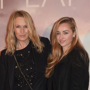 Estelle Lefébure avec sa fille Emma Smet à l'avant-première du film "Holy Lands" au cinéma UGC Normandie à Paris, France, le 4 décembre 2018. © Coadic Guirec/Bestimage