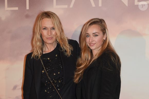 Estelle Lefébure avec sa fille Emma Smet à l'avant-première du film "Holy Lands" au cinéma UGC Normandie à Paris, France, le 4 décembre 2018. © Coadic Guirec/Bestimage