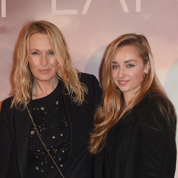 Estelle Lefébure avec sa fille Emma Smet à l'avant-première du film "Holy Lands" au cinéma UGC Normandie à Paris, France, le 4 décembre 2018. © Coadic Guirec/Bestimage