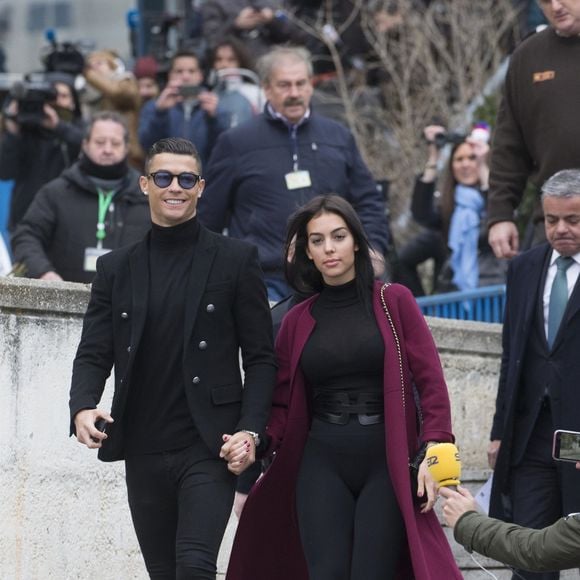 Cristiano Ronaldo quitte le tribunal avec sa compagne Georgina Rodríguez à Madrid le 22 janvier 2019.
