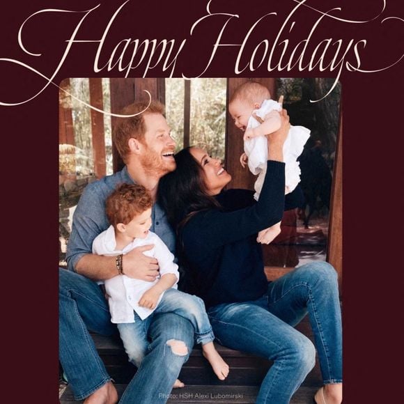 Meghan Markle a publié des images de sa fille Lilibet


Carte de voeux du prince Harry, duc de Sussex, et Meghan Markle avec leurs enfants, Archie et Lilibet. 
© Photo by Alexi Lubomirski, Copyright owned by Prince Harry and Meghan, The Duke and Duchess of Sussex via Bestimage