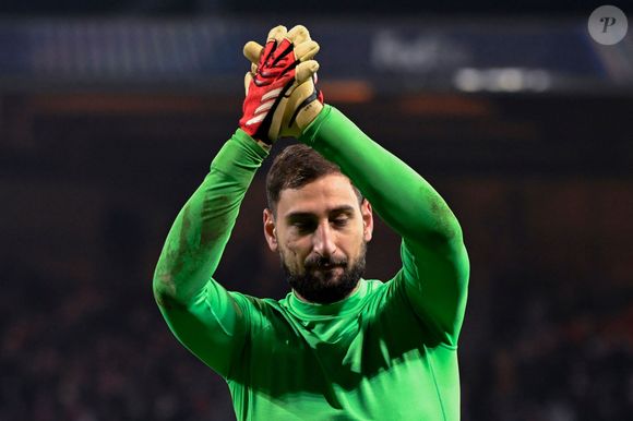 Gianluigi Donnarumma pendant le match entre le Stade Brestois 29 et le Paris Saint Germain au Stade de Roudourou le 11 février 2025 à Guingamp, France. ( Photo by Dante Badano / PsnewZ ) -